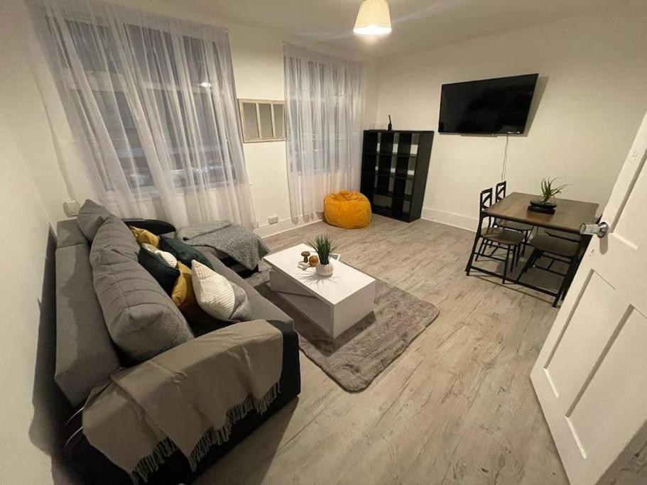 Beautiful 2 Bedroom On Tower Bridge Лондон Экстерьер фото