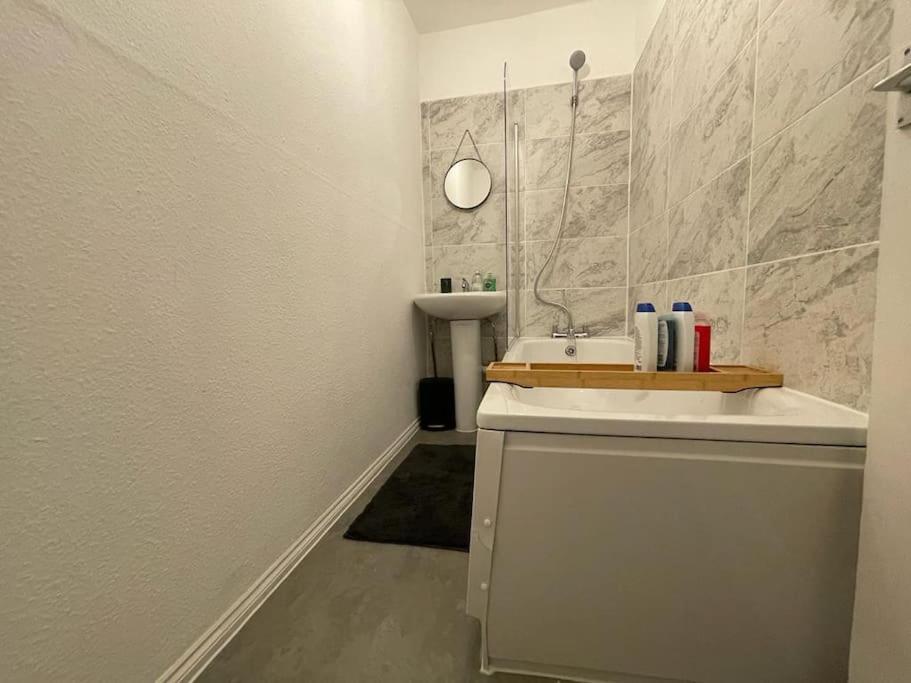 Beautiful 2 Bedroom On Tower Bridge Лондон Экстерьер фото