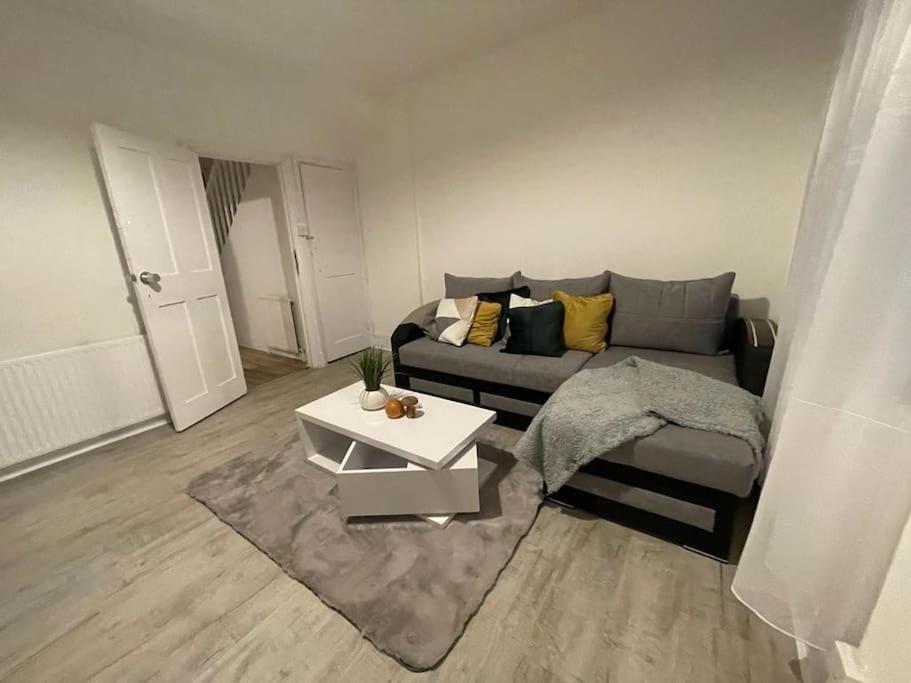 Beautiful 2 Bedroom On Tower Bridge Лондон Экстерьер фото