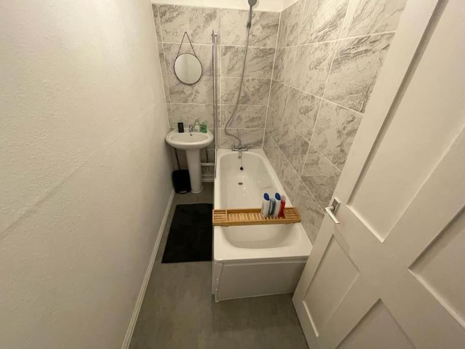 Beautiful 2 Bedroom On Tower Bridge Лондон Экстерьер фото